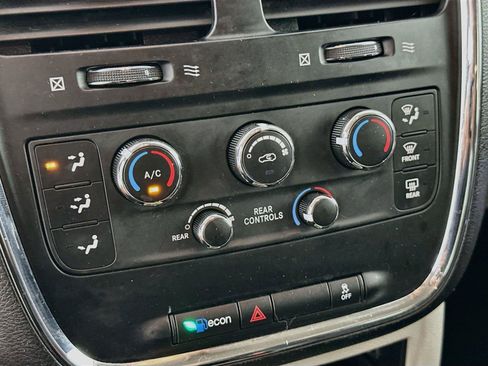 Used 2014 Dodge Grand Caravan SE w/ Quick Order Package 29E SE FWD image 9