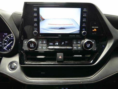 Used 2022 Toyota Highlander XSE FWD image 15
