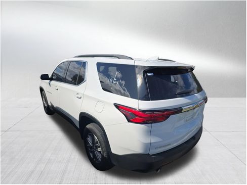 Used 2022 Chevrolet Traverse LT image 4