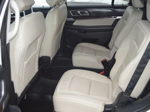 Used 2017 Ford Explorer Platinum AWD/4WD image 6