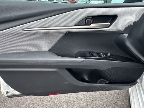 Used 2025 Toyota Camry SE w/ Convenience Package image 11