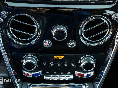 Used 2023 Rolls-Royce Cullinan w/ Cullinan Package image 26