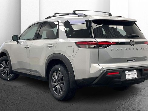 Certified 2025 Nissan Pathfinder SV image 9