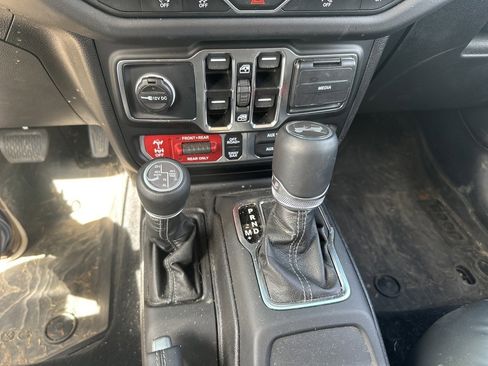 Used 2025 Jeep Wrangler Unlimited Rubicon image 7