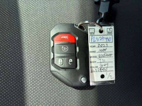 Used 2023 Jeep Gladiator Sport AWD/4WD image 30