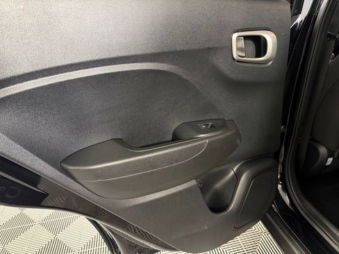 Used 2022 Hyundai Venue SEL FWD image 24
