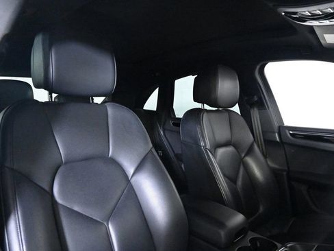 Certified 2024 Porsche Macan image 18