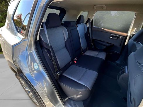 Used 2023 Nissan Rogue SV image 27