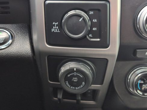 Used 2018 Ford F150 Platinum w/ Equipment Group 701A Luxury image 23