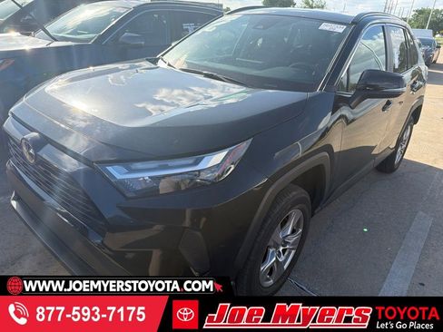 Used 2025 Toyota RAV4 XLE FWD image 1
