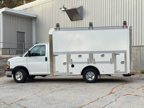 New 2025 Chevrolet Express 3500 w/ Power Convenience Package image 5