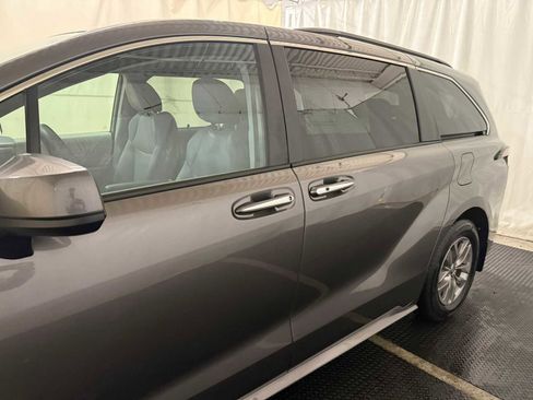 Certified 2023 Toyota Sienna XLE image 7