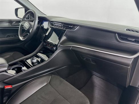 Used 2023 Jeep Grand Cherokee L Laredo image 30