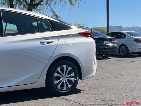 Certified 2020 Toyota Prius Prime Limited w/ Carpet Mat Package FWD image 11