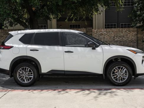 Used 2024 Nissan Rogue S AWD/4WD image 14