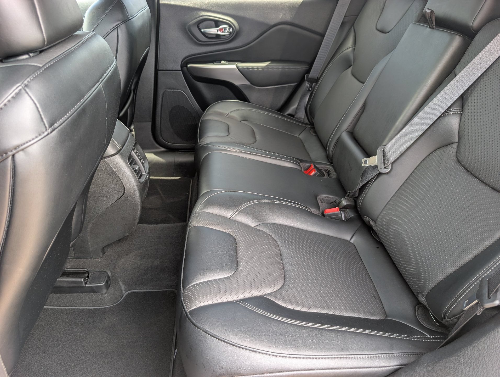 Used 2022 Jeep Cherokee Latitude Lux w/ Sun & Sound Group FWD image 16