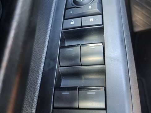 Used 2025 Toyota Tacoma SR5 AWD/4WD image 16