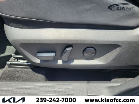 Used 2025 Nissan Rogue SV w/ SV Premium Package FWD image 22