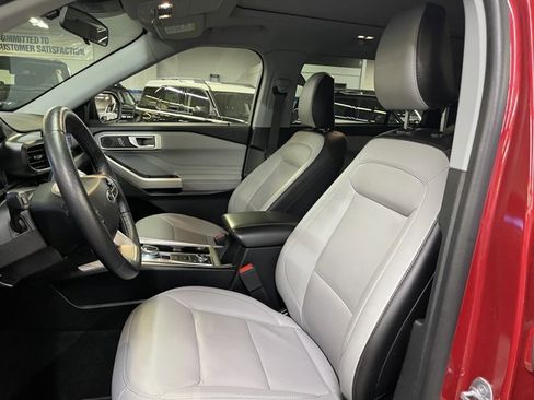Certified 2021 Ford Explorer XLT w/ Equipment Group 202A image 15