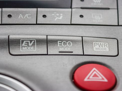 Used 2015 Toyota Prius Four image 31