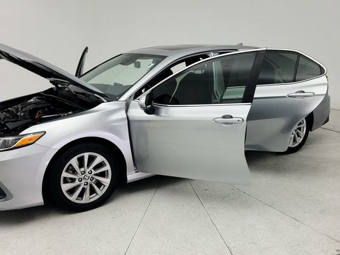 Used 2024 Toyota Camry LE w/ Convenience Package FWD image 11
