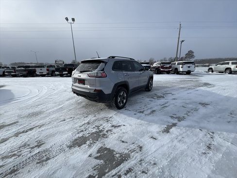 Used 2019 Jeep Cherokee Trailhawk w/ Cold Weather Group AWD/4WD image 4