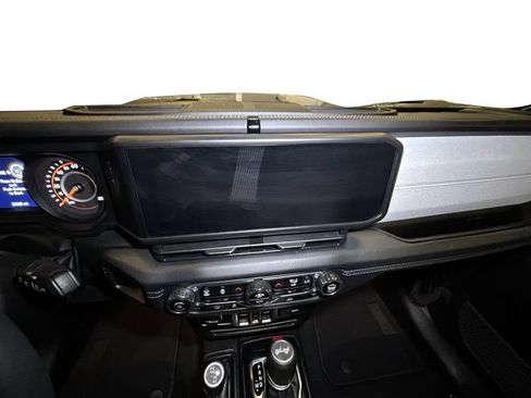 Used 2025 Jeep Wrangler Unlimited Sahara AWD/4WD image 10