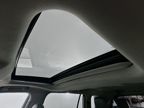 Used 2023 Toyota Highlander XLE image 25