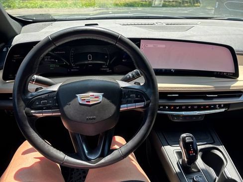 Used 2024 Cadillac XT4 Luxury w/ LPO, Floor Liner Package AWD/4WD image 10