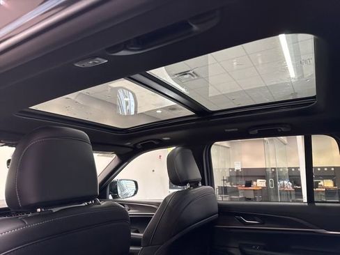 New 2025 Jeep Grand Cherokee Limited AWD/4WD image 38