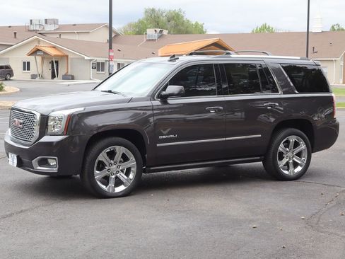 Used 2017 GMC Yukon Denali w/ Open Road Package AWD/4WD image 10
