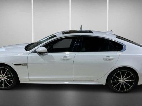 Used 2022 Jaguar XF R-Dynamic SE image 8