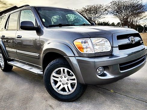 Used 2007 Toyota Sequoia SR5 AWD/4WD image 2