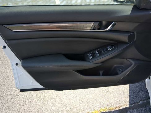 Used 2022 Honda Accord Sport image 11