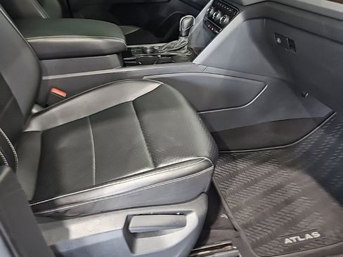 Used 2022 Volkswagen Atlas SE image 13