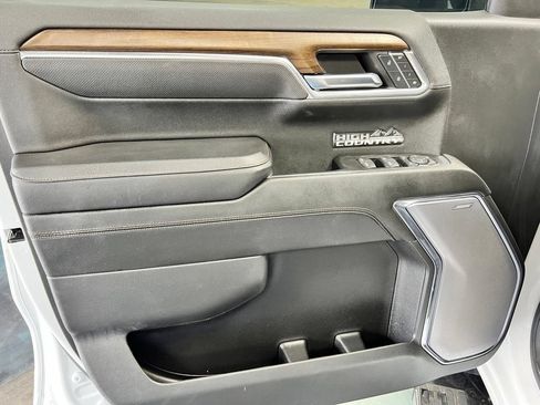 Used 2024 Chevrolet Silverado 1500 High Country w/ Technology Package AWD/4WD image 24