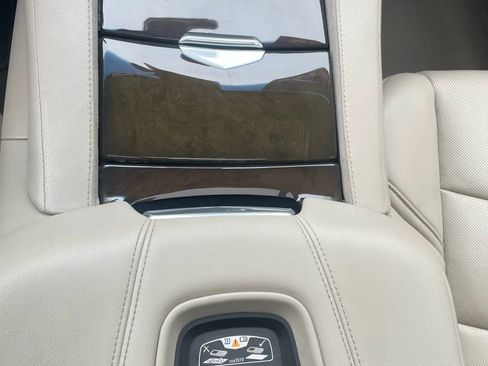 Used 2019 Cadillac Escalade ESV Luxury image 17