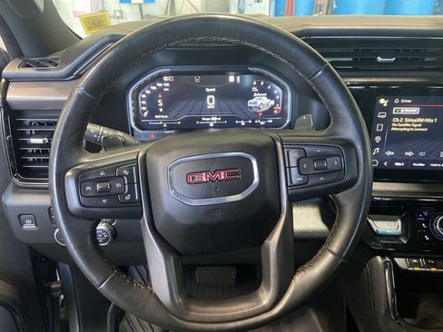 Used 2024 GMC Sierra 1500 AT4 w/ AT4 Premium Package AWD/4WD image 11