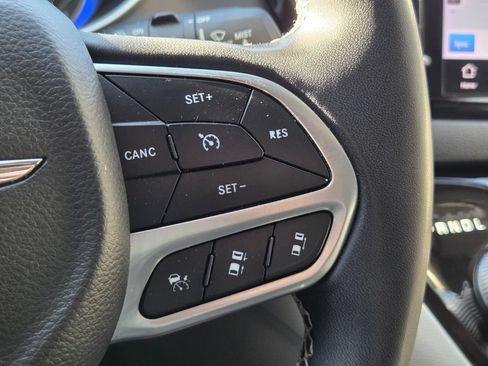 Used 2022 Chrysler Pacifica Touring-L FWD image 28