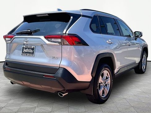 Used 2022 Toyota RAV4 XLE w/ Convenience Package FWD image 2