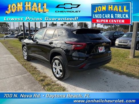 Used 2025 Chevrolet Trax LS w/ Driver Confidence Package image 10