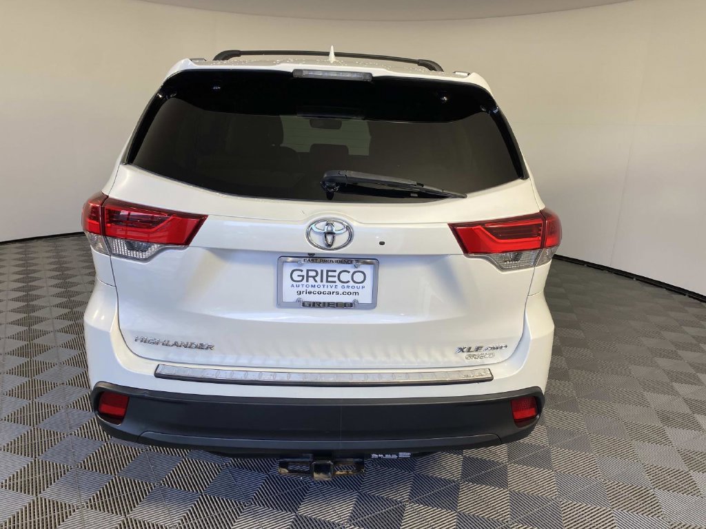 Used 2019 Toyota Highlander XLE AWD/4WD image 6