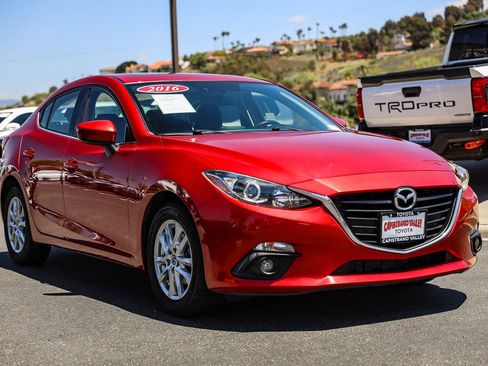 Used 2016 MAZDA MAZDA3 i Touring w/ Popular Equipment Package FWD image 3