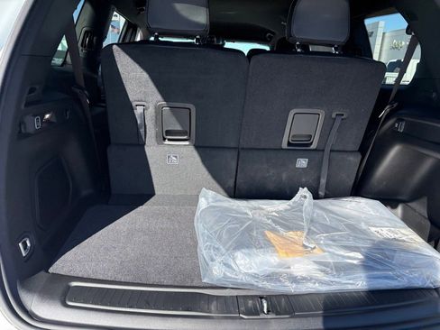 New 2025 Jeep Grand Cherokee L Limited w/ MOPAR Finishing Package AWD/4WD image 19
