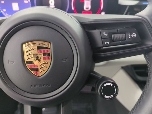 Certified 2025 Porsche Macan Electric RWD image 29