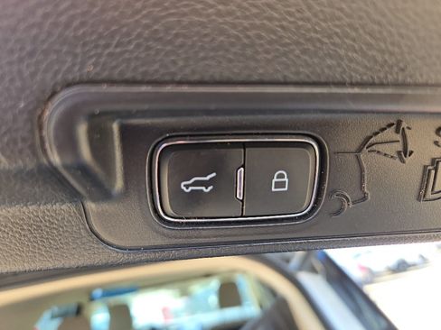 Used 2020 Ford Explorer Limited RWD image 16