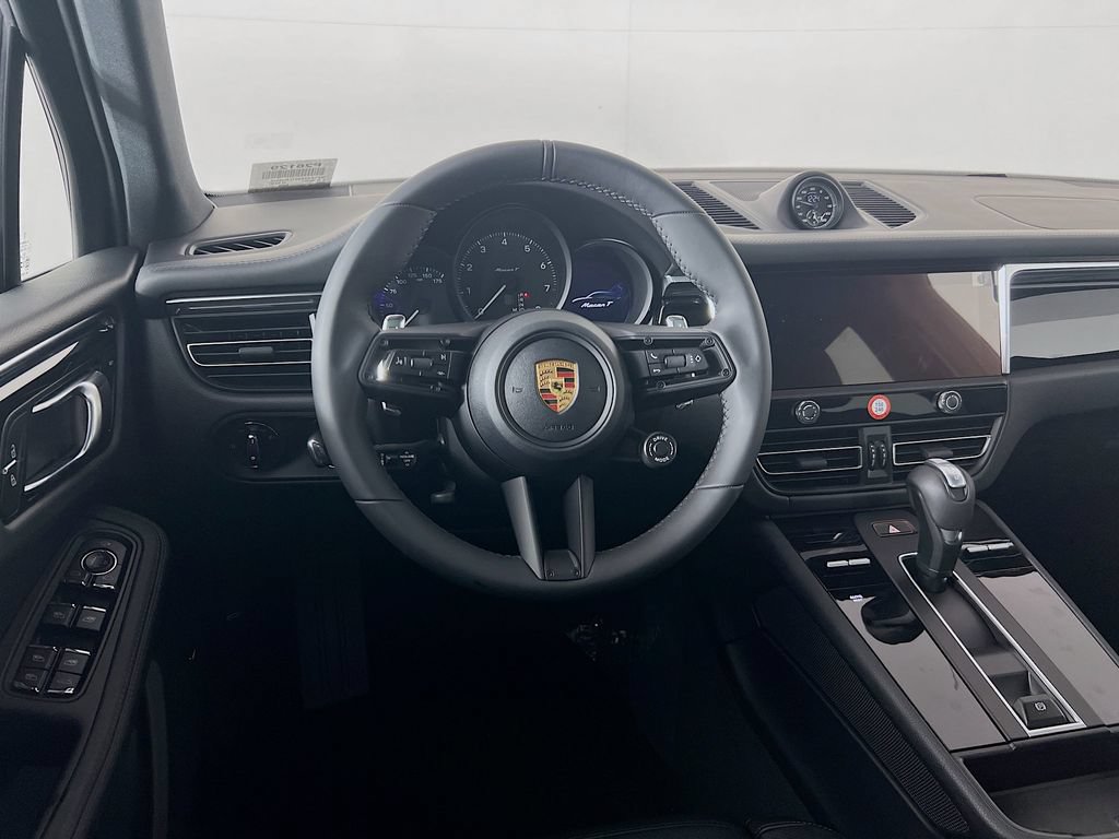 Certified 2026 Porsche Macan AWD/4WD image 25