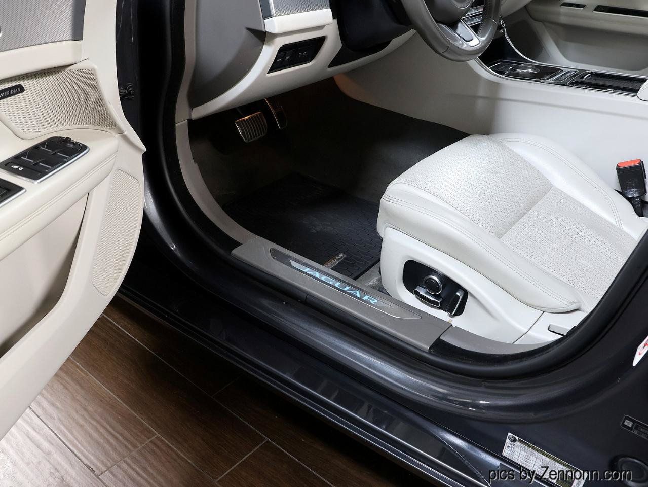 Used 2020 Jaguar XF Prestige AWD/4WD image 25