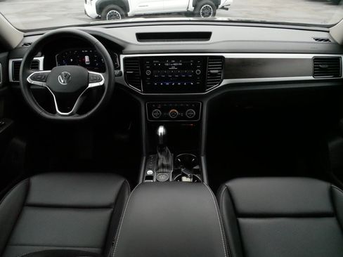 Certified 2023 Volkswagen Atlas SE w/ Panoramic Sunroof Package image 10