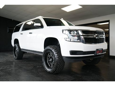 Used 2018 Chevrolet Suburban LS image 1